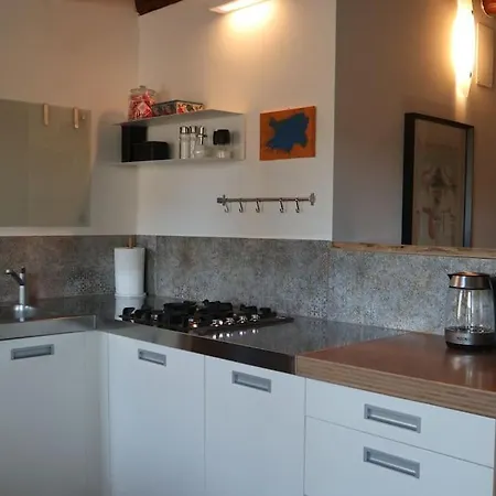 Al Capitello Apt, 5 Minutes From Airport