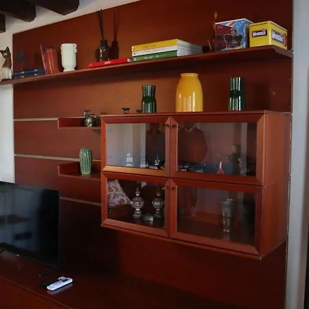 Al Capitello Apt, 5 Minutes From Airport Apartment *