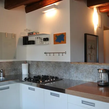 Al Capitello Apt, 5 Minutes From Airport *